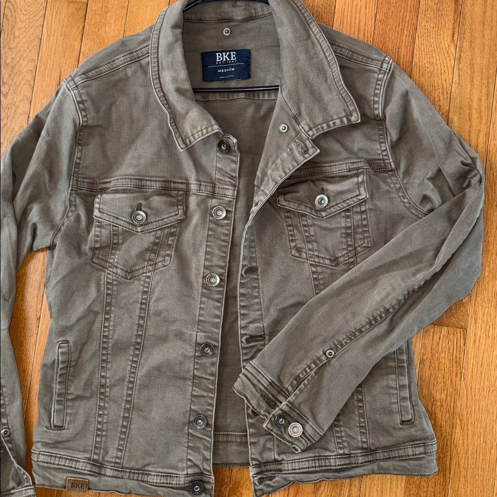 BKE Buckle Size Medium Woman’s Denim Jean Jacket - Picture 4 of 8